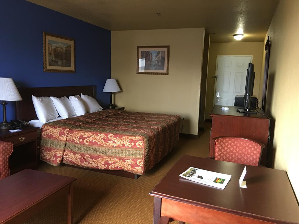 Econo Lodge Inn & Suites Greenbrier Eksteriør billede