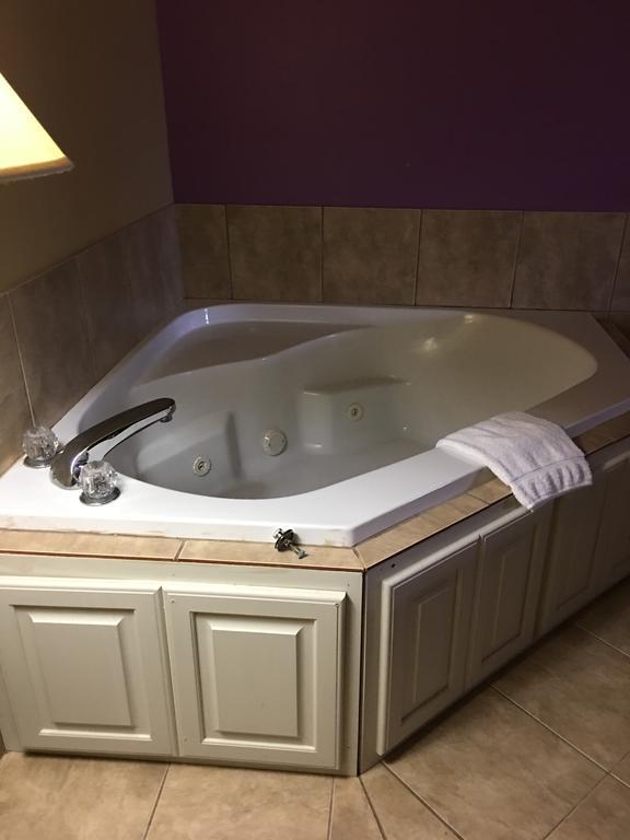 Econo Lodge Inn & Suites Greenbrier Eksteriør billede