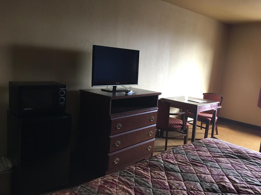Econo Lodge Inn & Suites Greenbrier Eksteriør billede